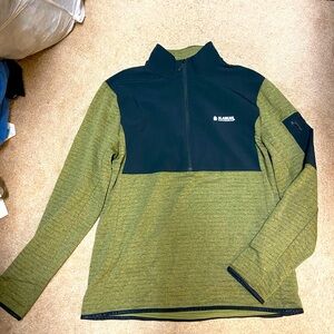 Alaskan Hardgear 1/4 zip Medium.  Zipper pocket on sleeve, thumb holes NWOT